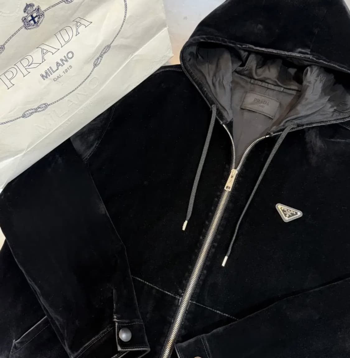 [정품] 프라다 하이엔드 벨벳 집업 후드 블랙 XXL  상품이미지3