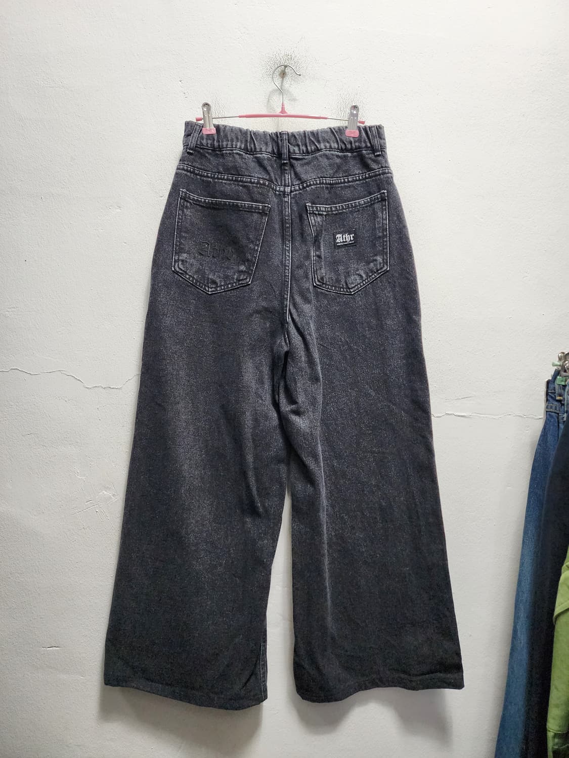 andanother 레터링 와이드 밴딩 흑청바지  상품이미지2