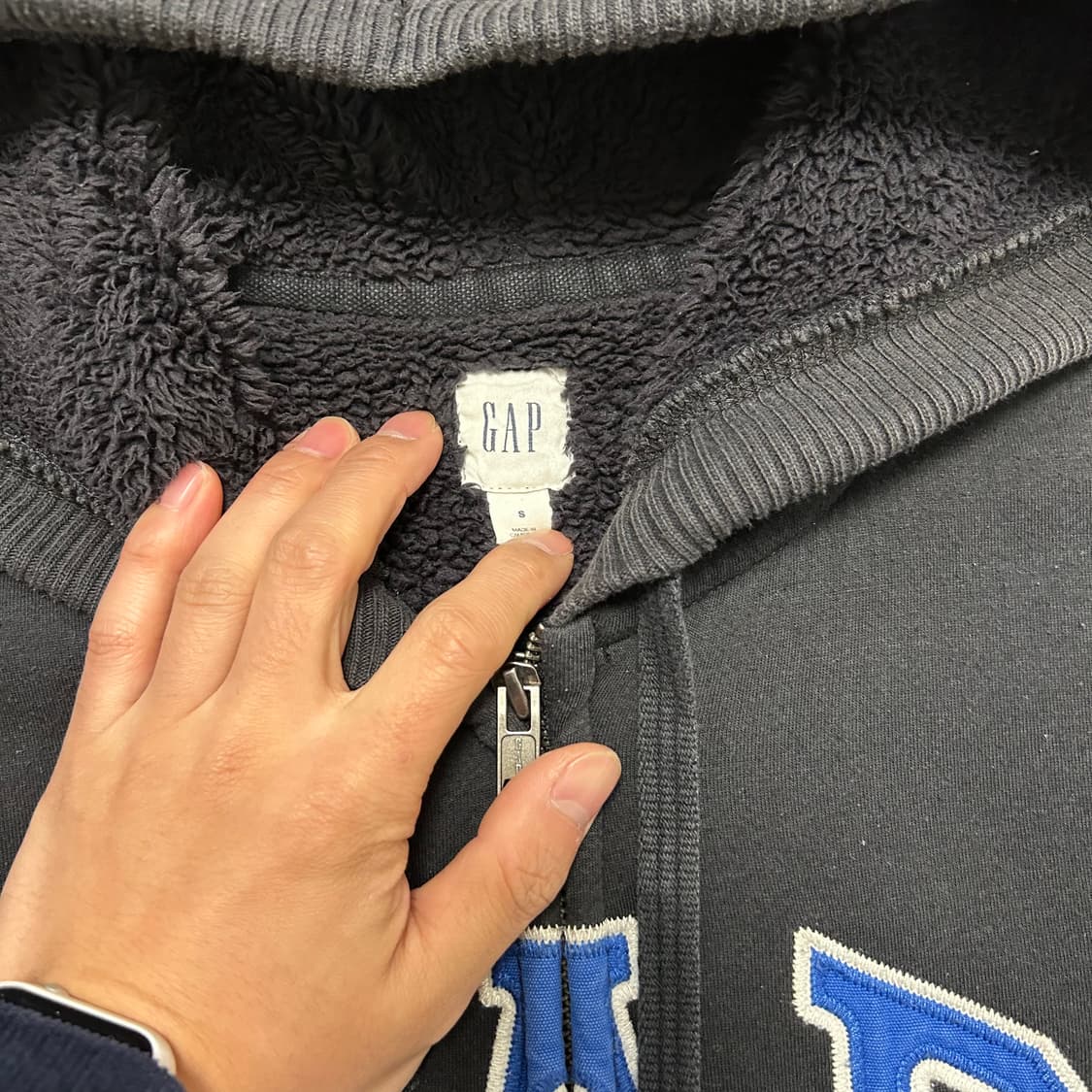 GAP Charcoal Hoodie Zip-Up 상품이미지6