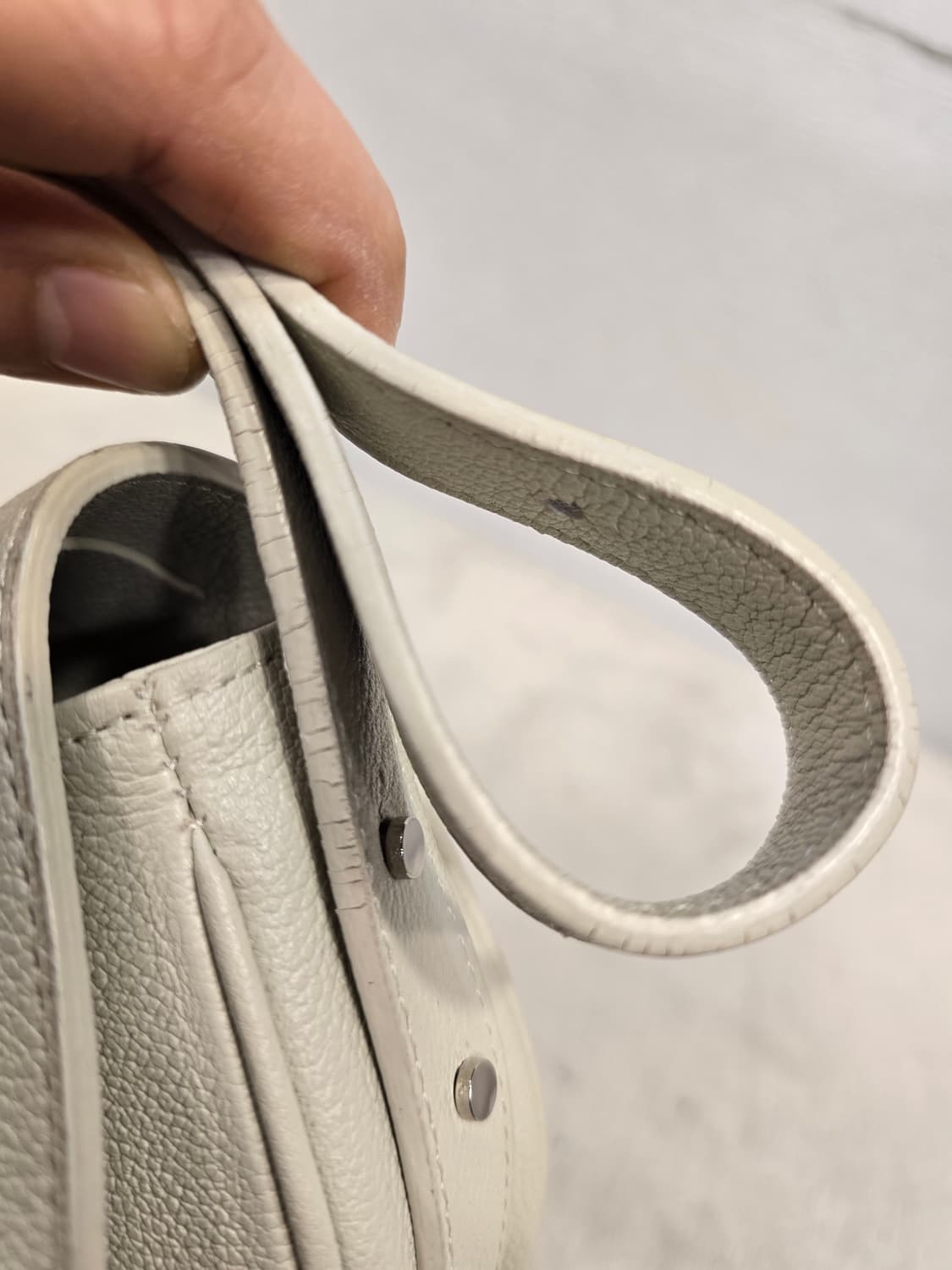 레이드백 로니 클래식 아이보리 반달 스몰  숄더백 상품이미지8