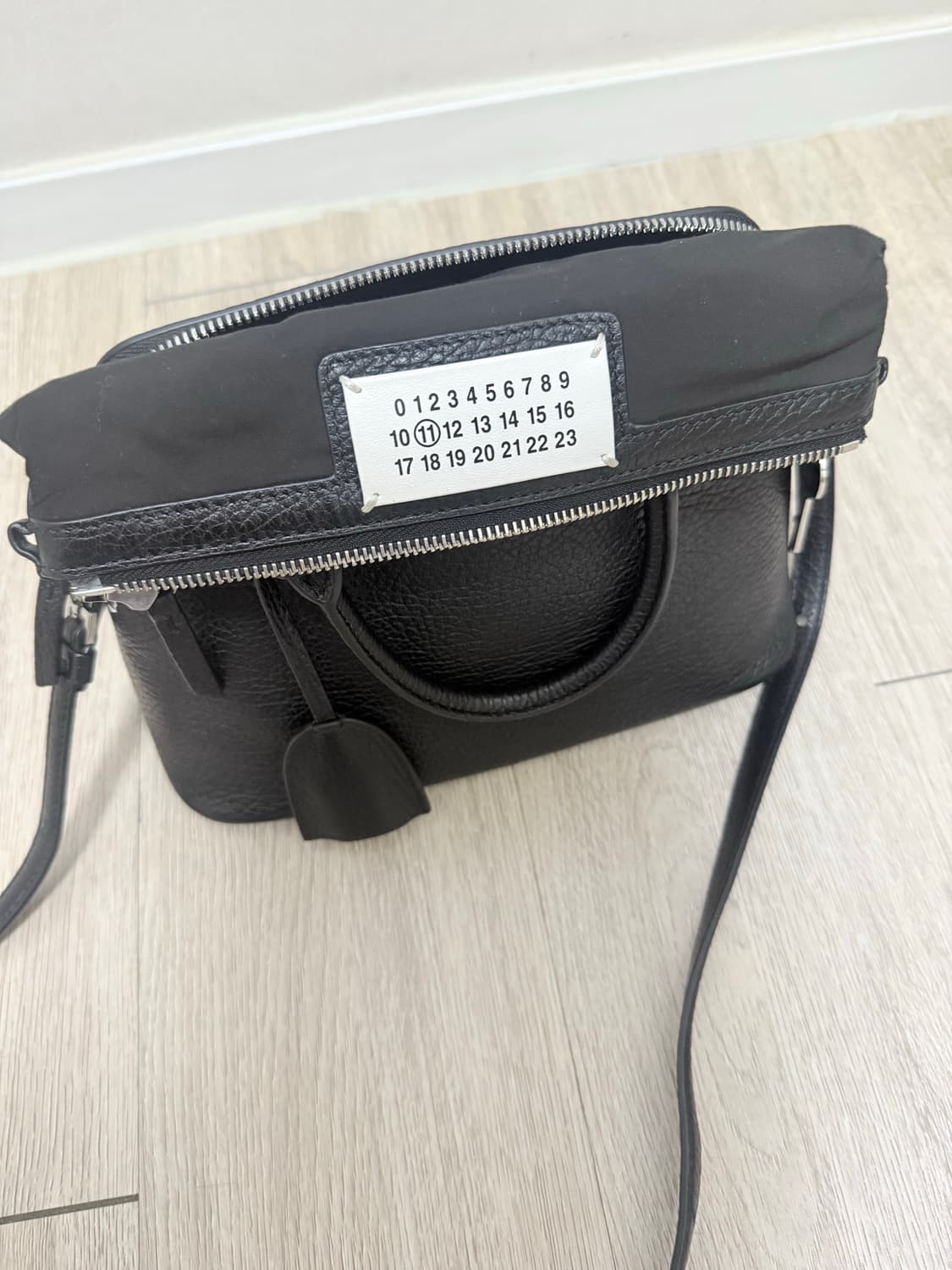 메종 마르지엘라 5AC 스몰 블랙 상품이미지2