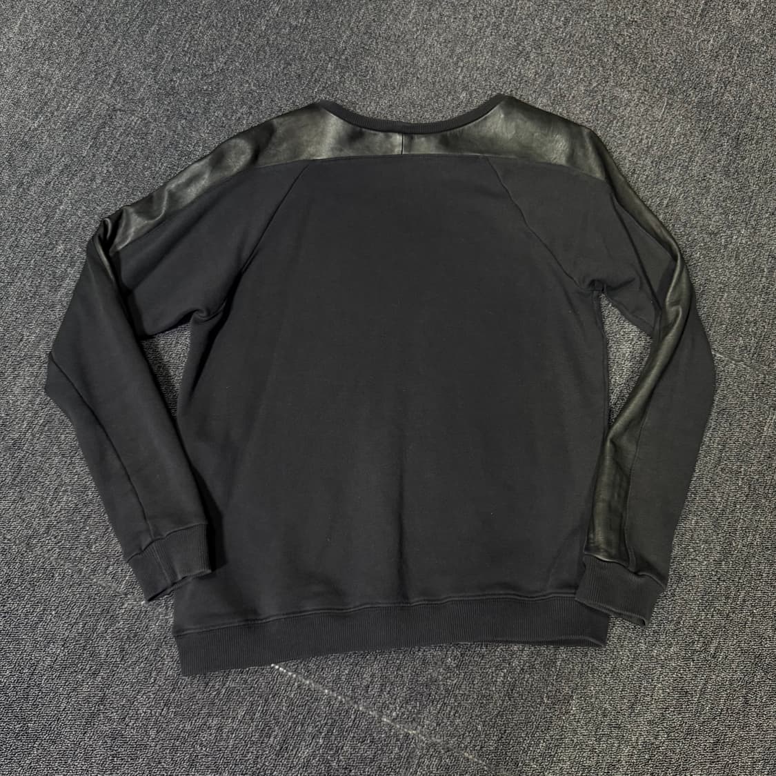 생로랑 사이드 레더 맨투맨 상품이미지5