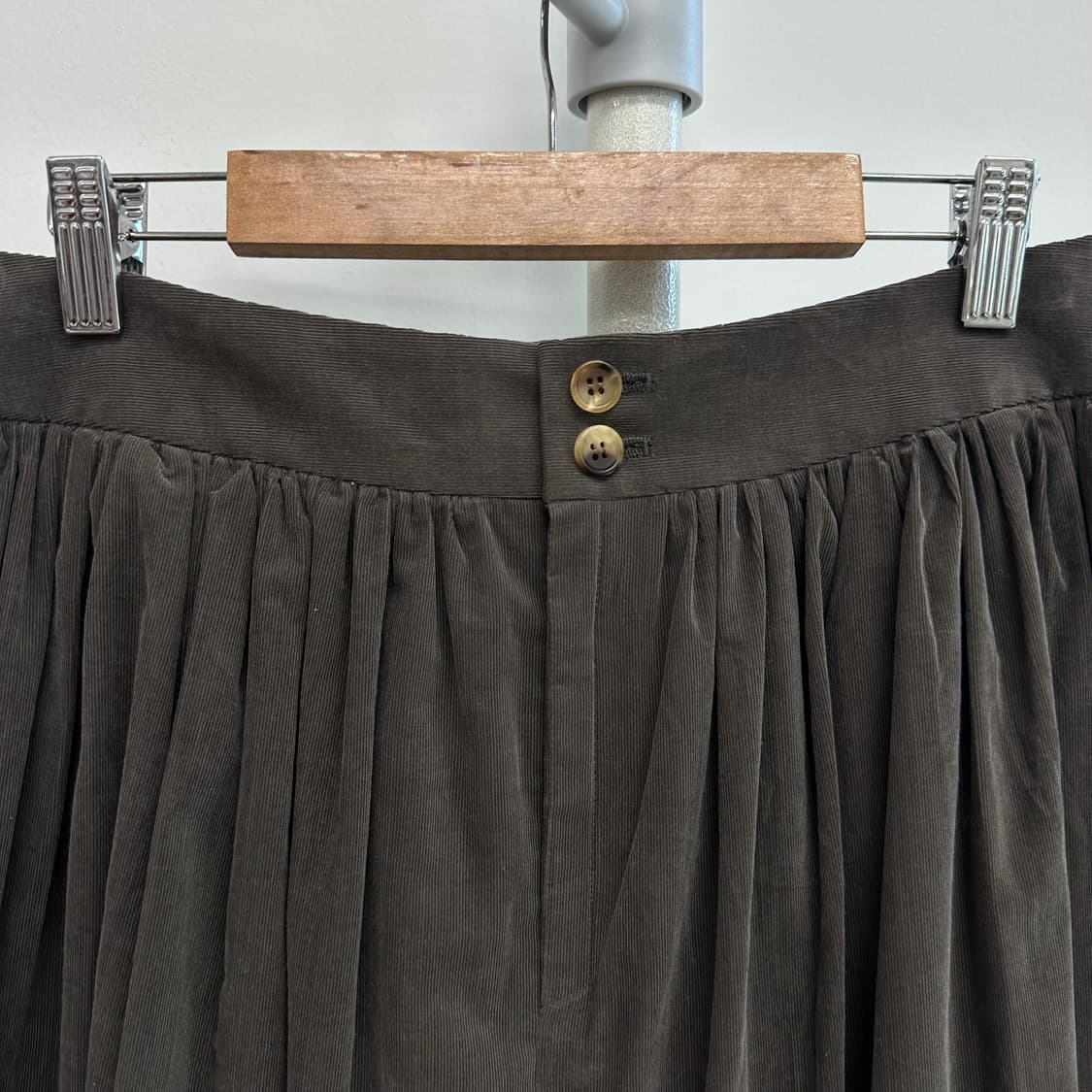 마가렛호웰 코듀로이 플레어 플리츠 스커트 상품이미지6