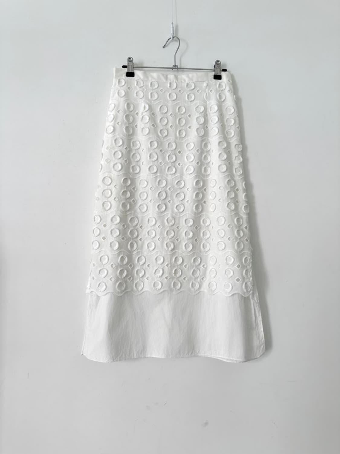 Circle punching layered skirt / white  상품이미지3