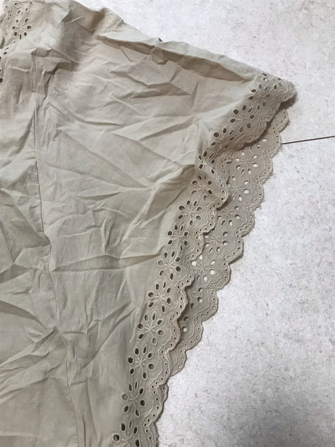모리걸 코지모리 베이지 판초 펀칭 블라우스 상품이미지4