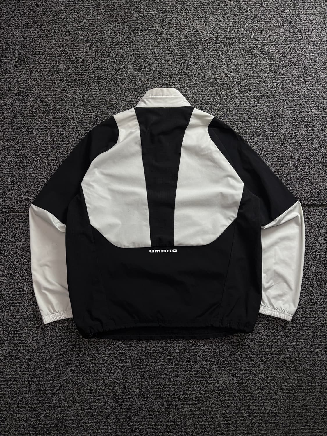 엄브로 빅로고 올드스쿨 스펠아웃 디테일 아노락 웜업 1654 상품이미지5