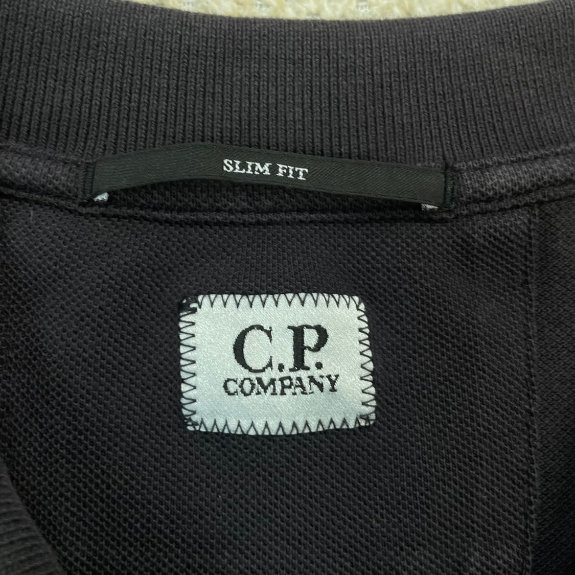 C.P 컴퍼니 스몰 자수 로고 pk 카라티 상품이미지3