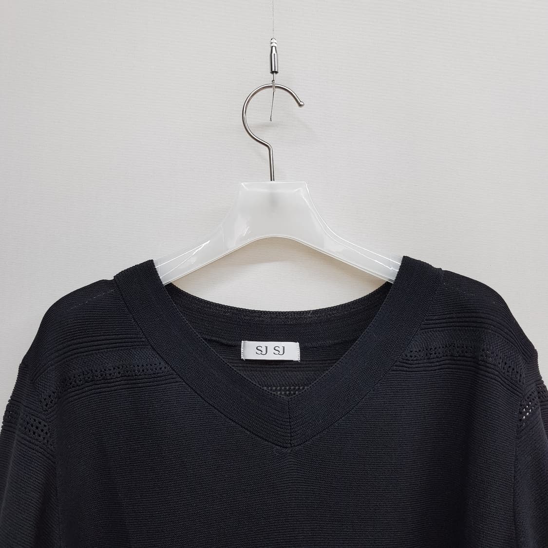한섬 sjsj 2022 펀칭 조직 반팔 브이넥 니트 F사이즈 상품이미지2