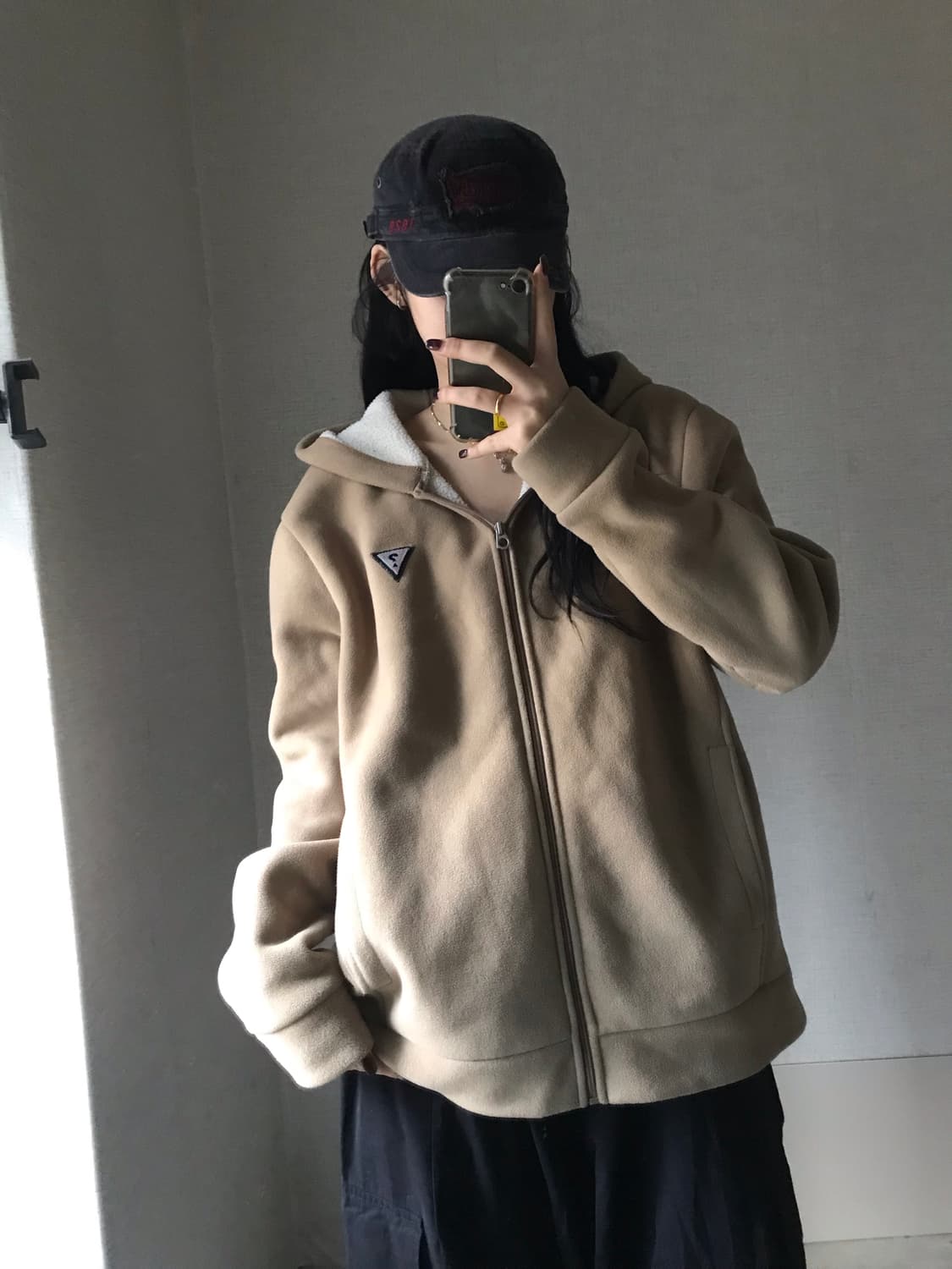 게스 베이지 퍼 후리스 후드집업 상품이미지1