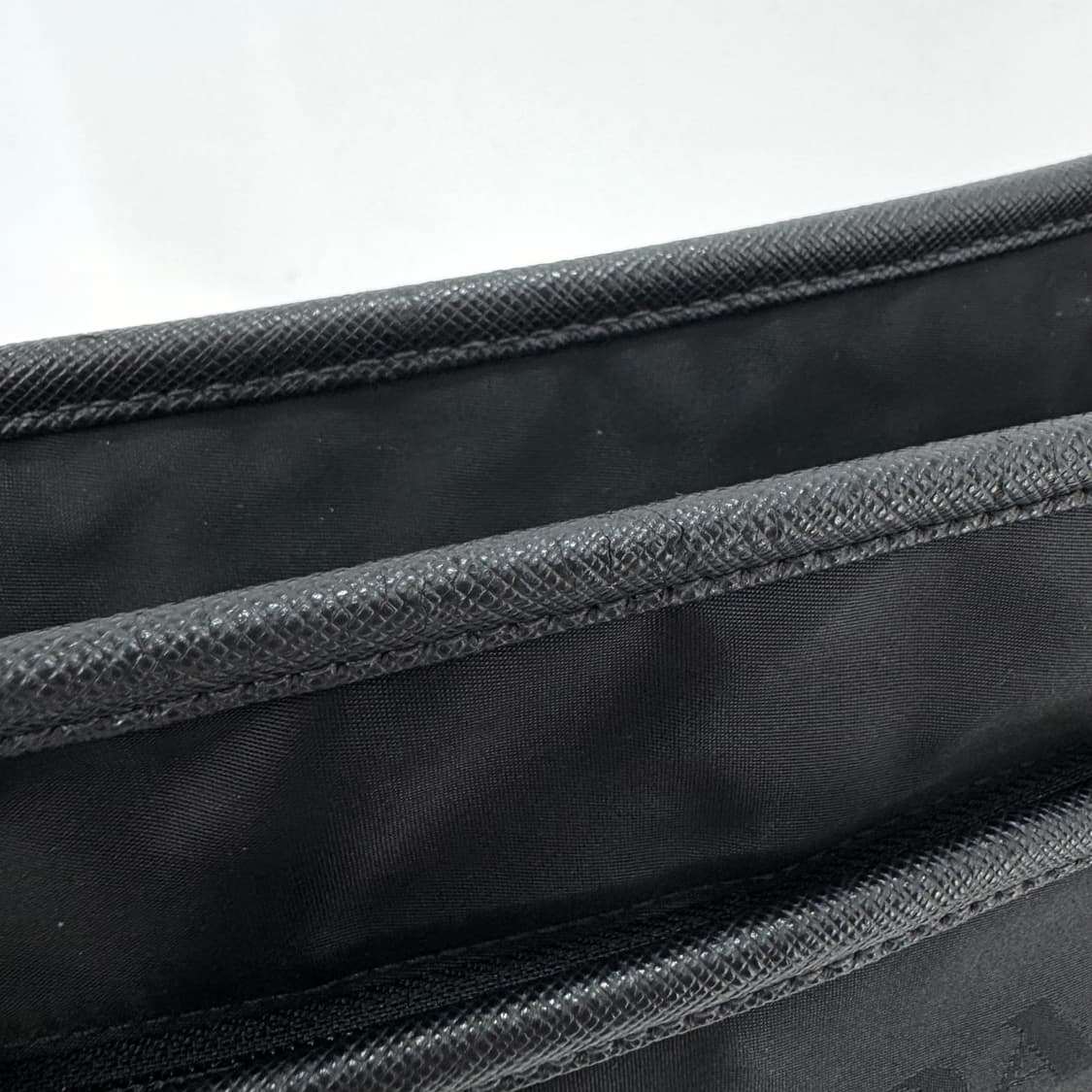 프라다 삼각로고 나일론 메신저백 크로스백 블랙 (2VH797) 상품이미지7