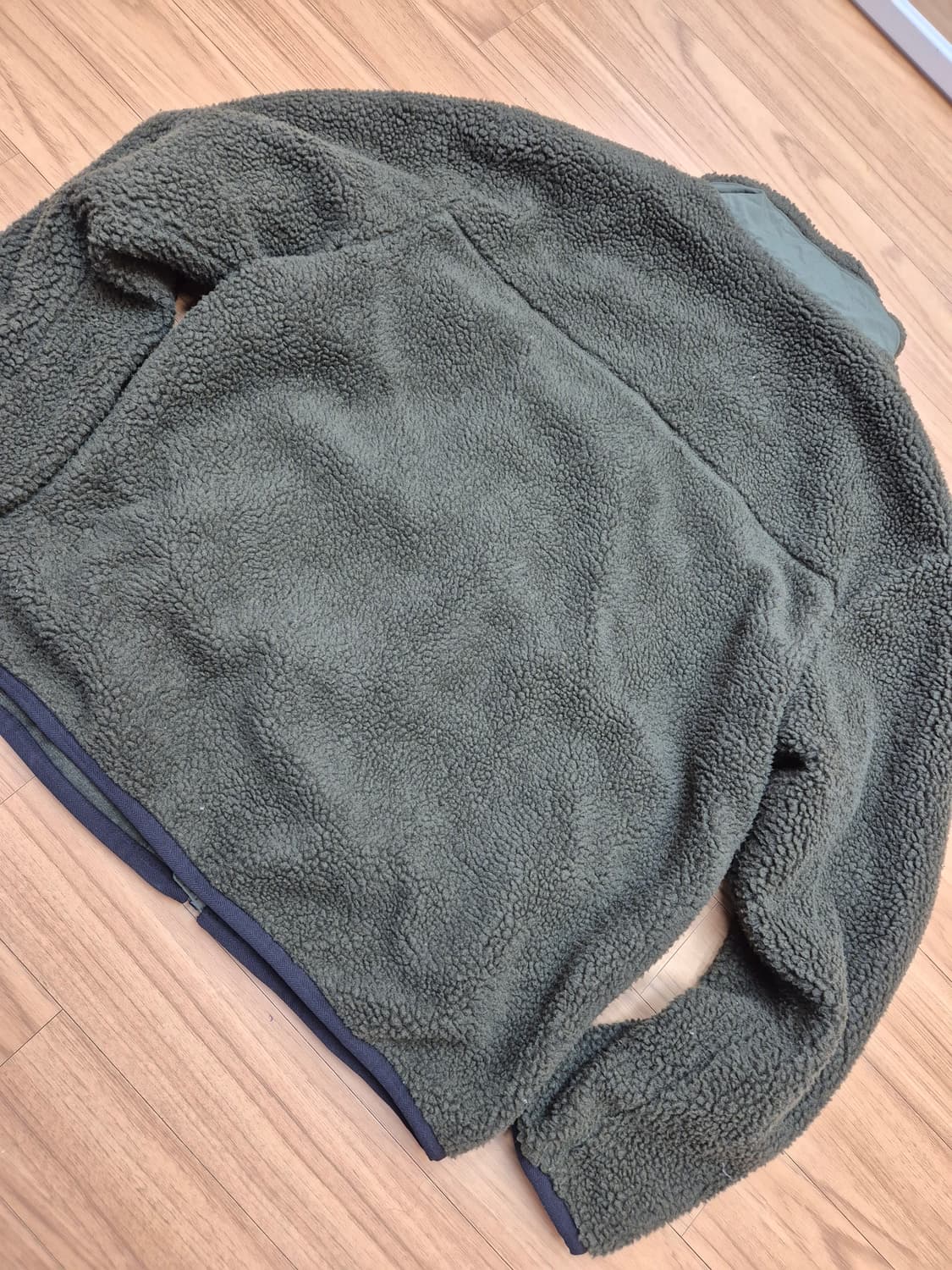 네파 남성용 후리스 점퍼 판매합니다. 사이즈는 105이고, 재질은 폴리에 상품이미지2