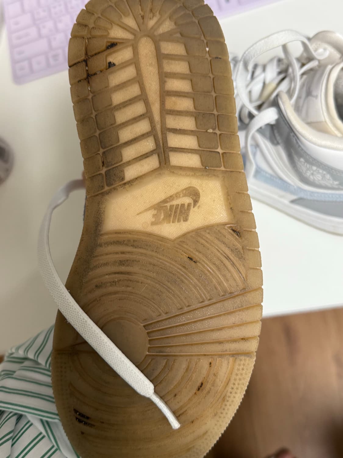 조던 미드 울프그레이 220 상품이미지6