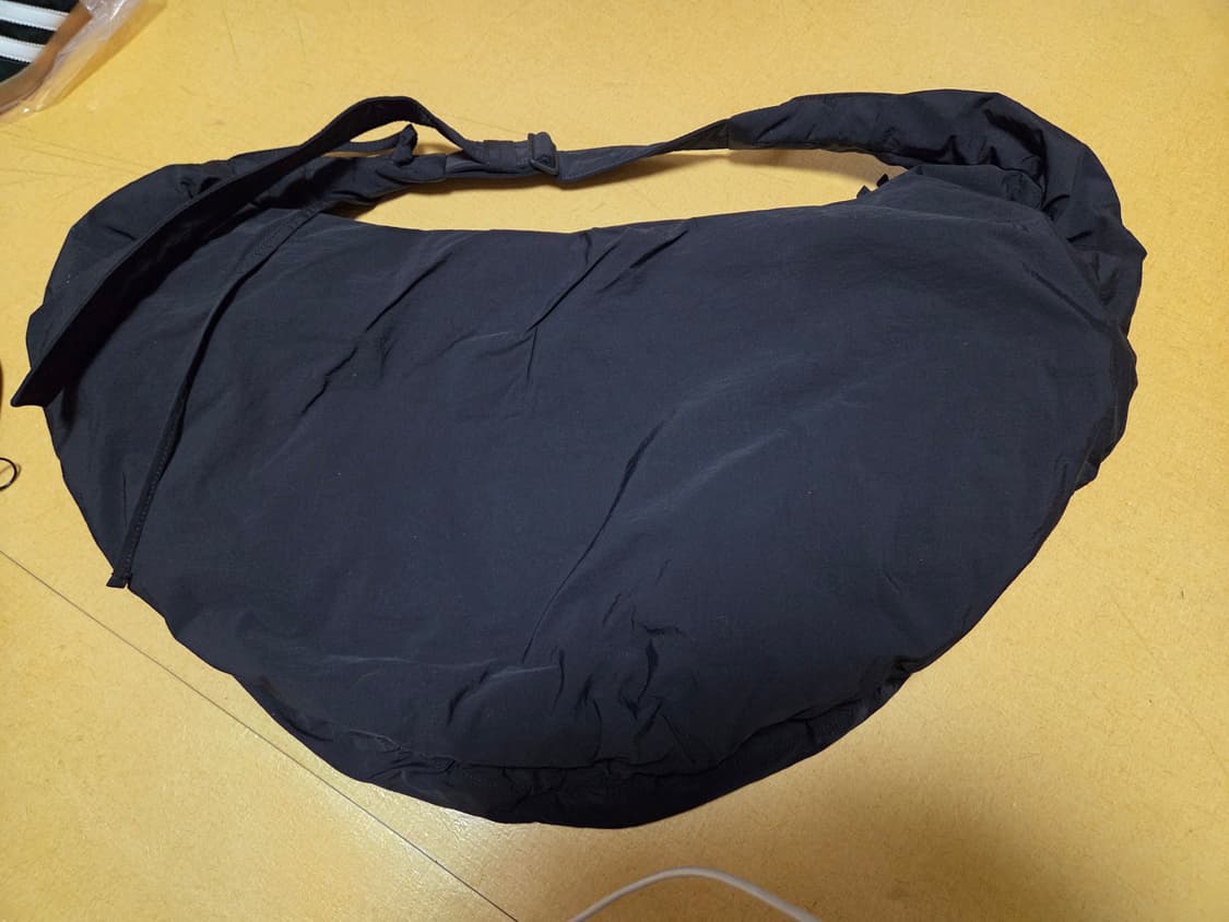 코스 캐노피 나일론 오버사이즈 크로스바디 백 블랙 상품이미지2