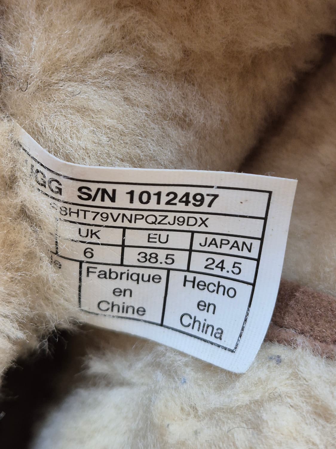 어그 브라운 부츠 245mm입니다. 
부츠 안쪽에 털이 있어서 따뜻하게  상품이미지6