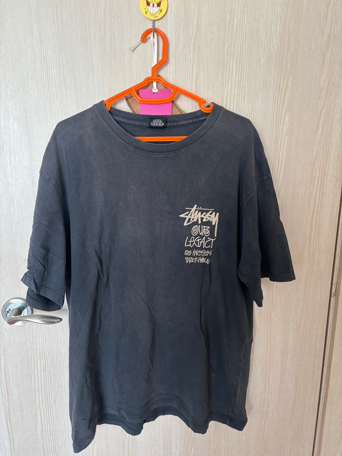 스투시 x 아워레가시 서프맨 피그먼트 다이드 티셔츠 블랙 - 21FW 상품이미지1