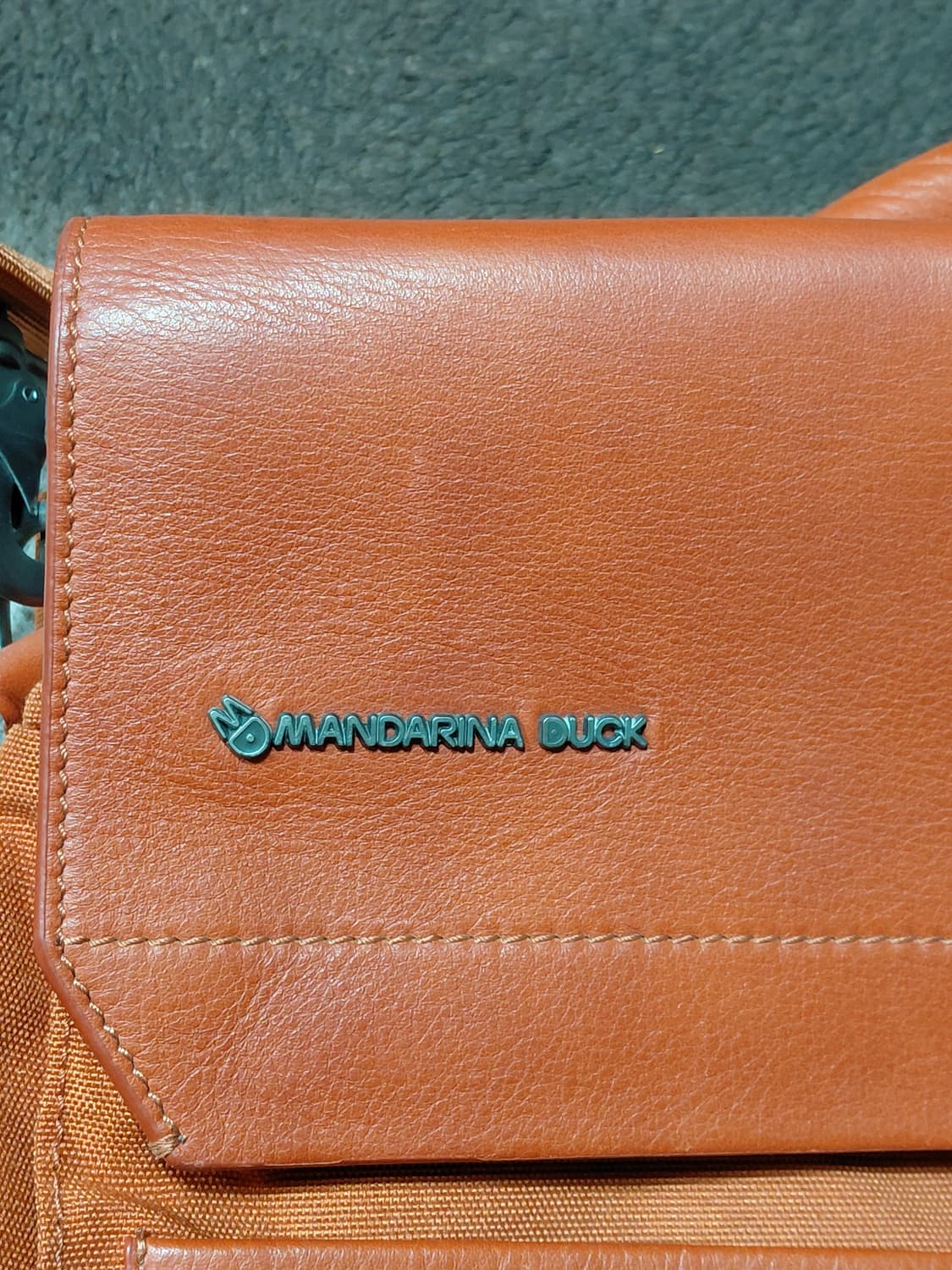 만다리나덕 크로스백 서류가방 상품이미지3