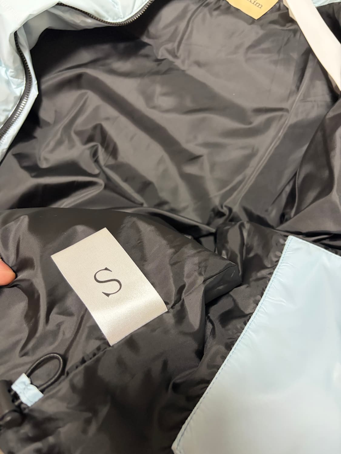 [S]마뗑킴 패딩 글로시 푸퍼 다운 스카이 판매합니다. 상품이미지5