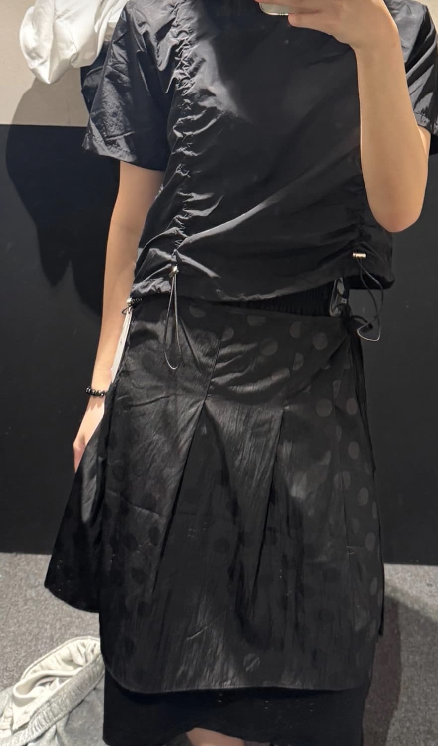 원더플레이스 고프코어 나일론 반팔 + 도트무늬 스커트 일괄 코디 세트 상품이미지2