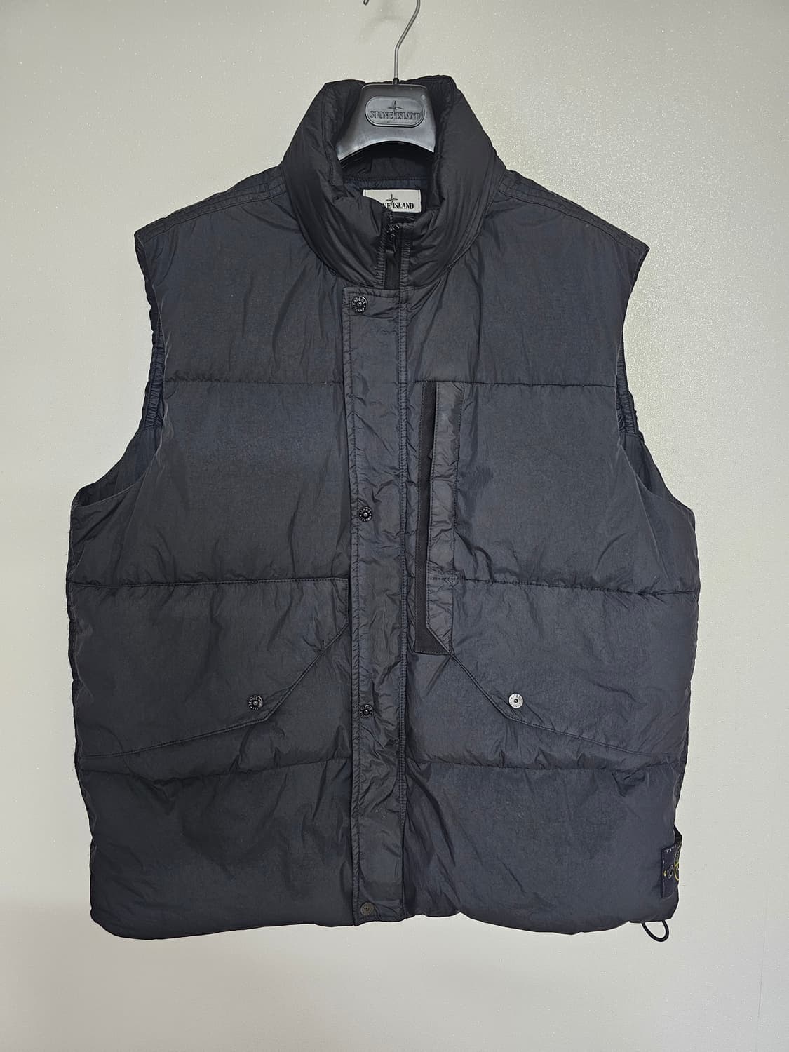 스톤아일랜드 리사이클 나일론 다운 베스트 23FW 상품이미지1