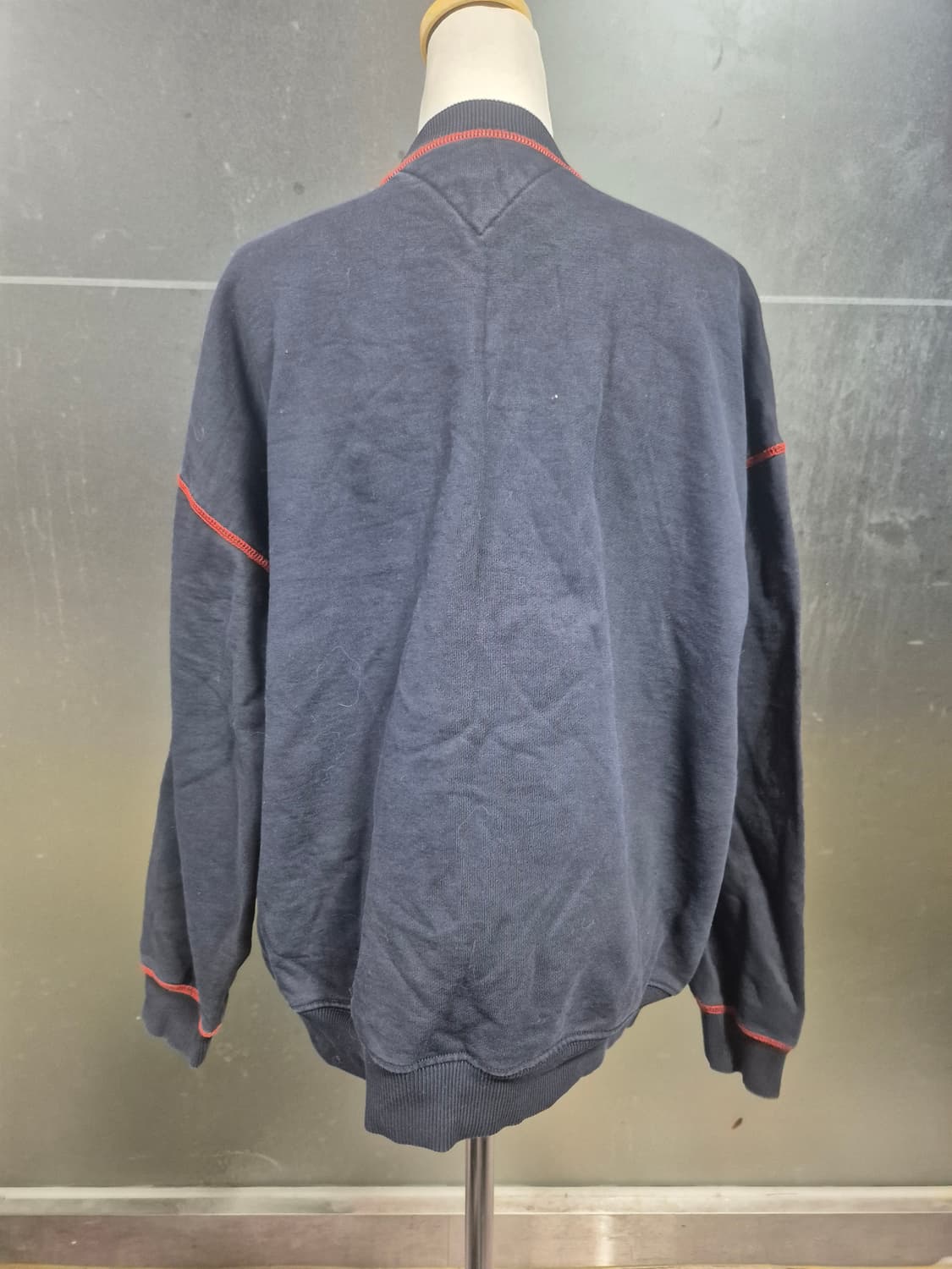 타미힐피거 네이비 빈티지 맨투맨 상품이미지2