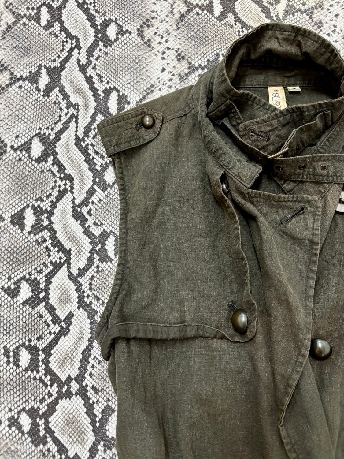 “Vintage” Grunge Mood Neck Buckle Detail 상품이미지7