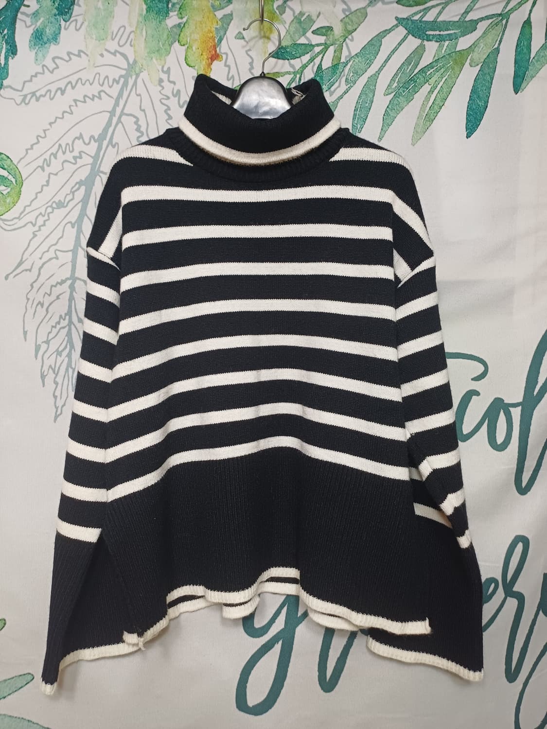 비지트인 뉴욕 터틀넥 루즈핏 니트티  상품이미지1