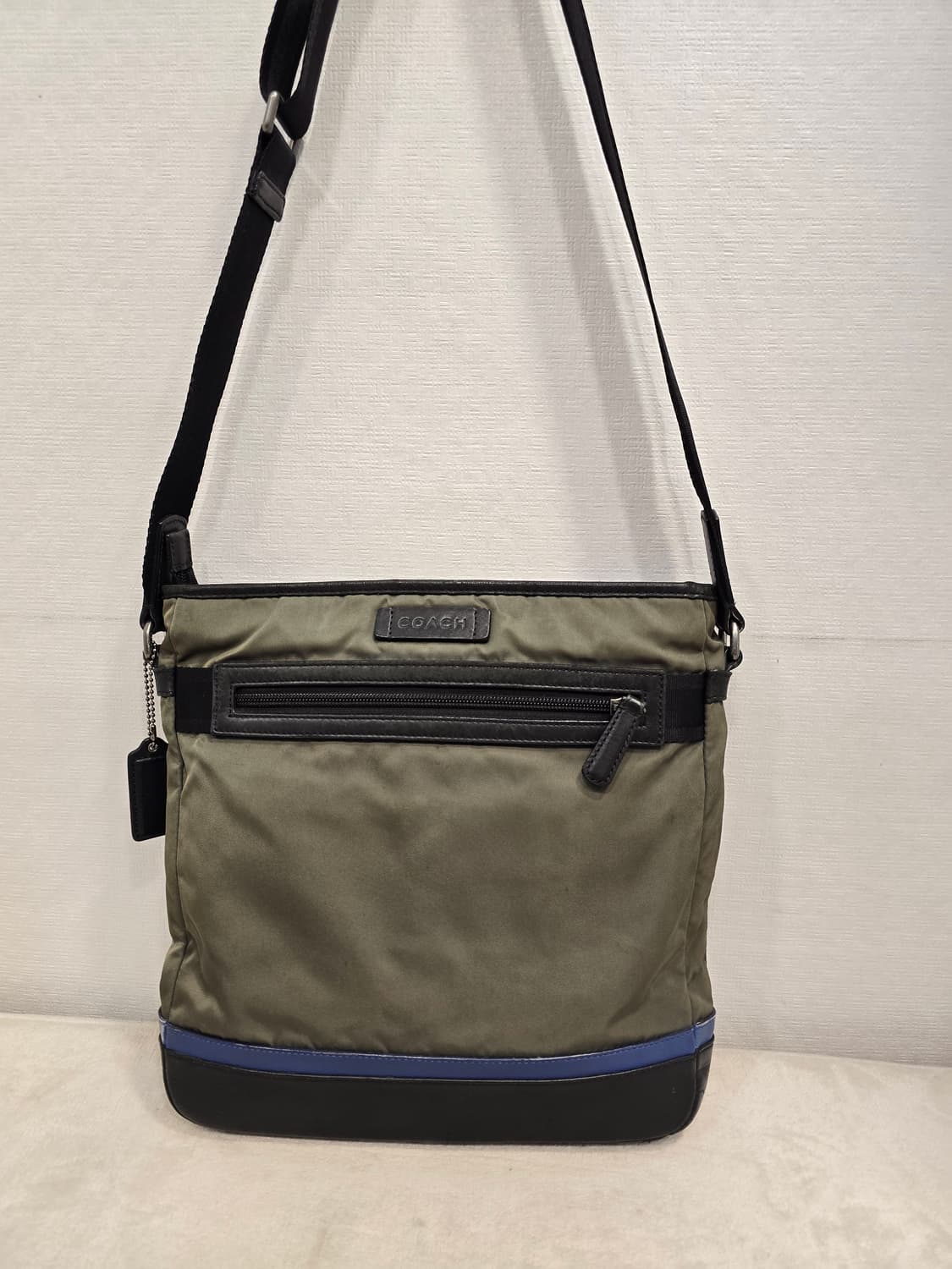코치 남성 크로스백 올리브색 상품이미지1