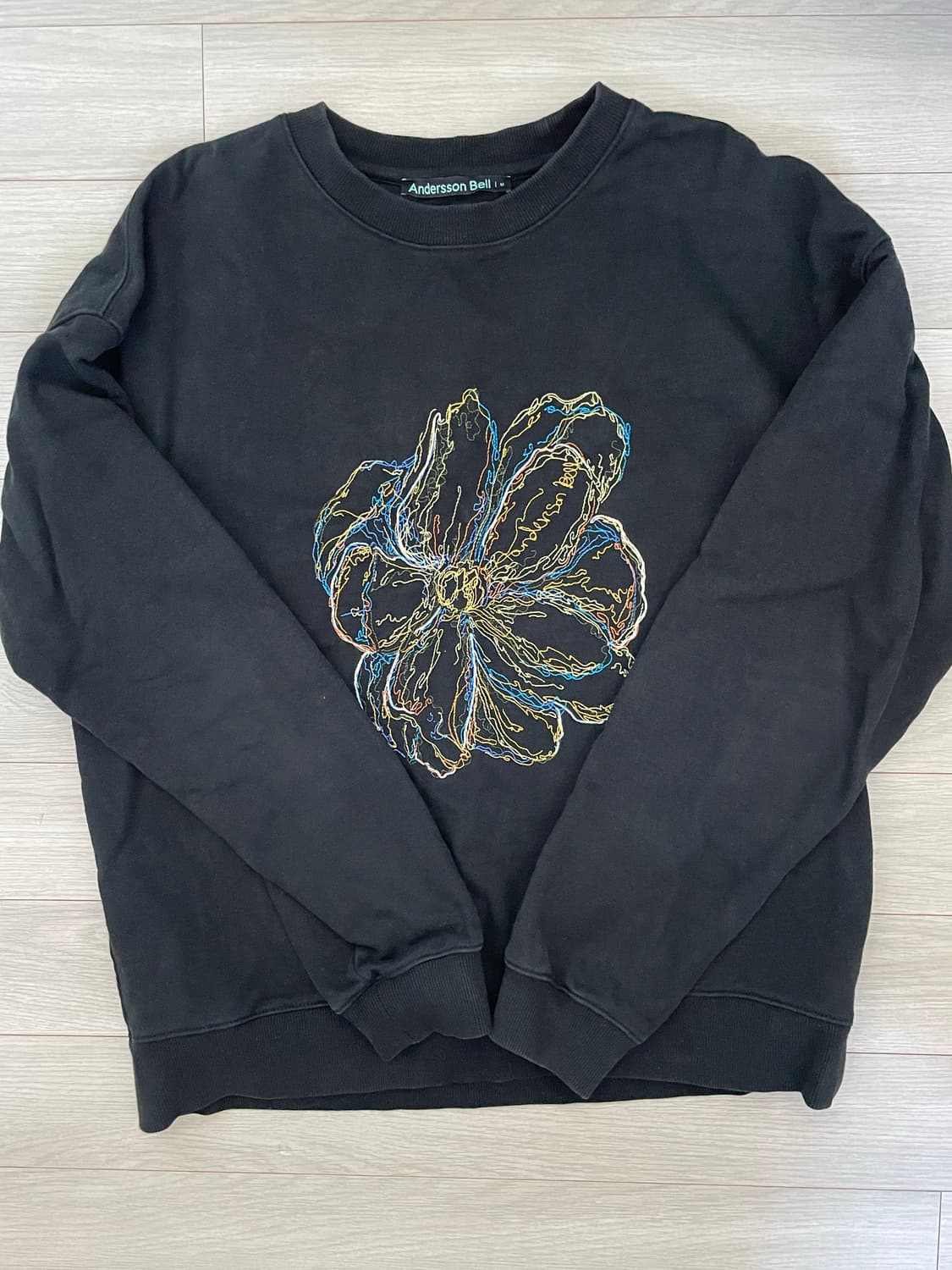 앤더슨벨 플라워 자수 맨투맨 m 상품이미지1