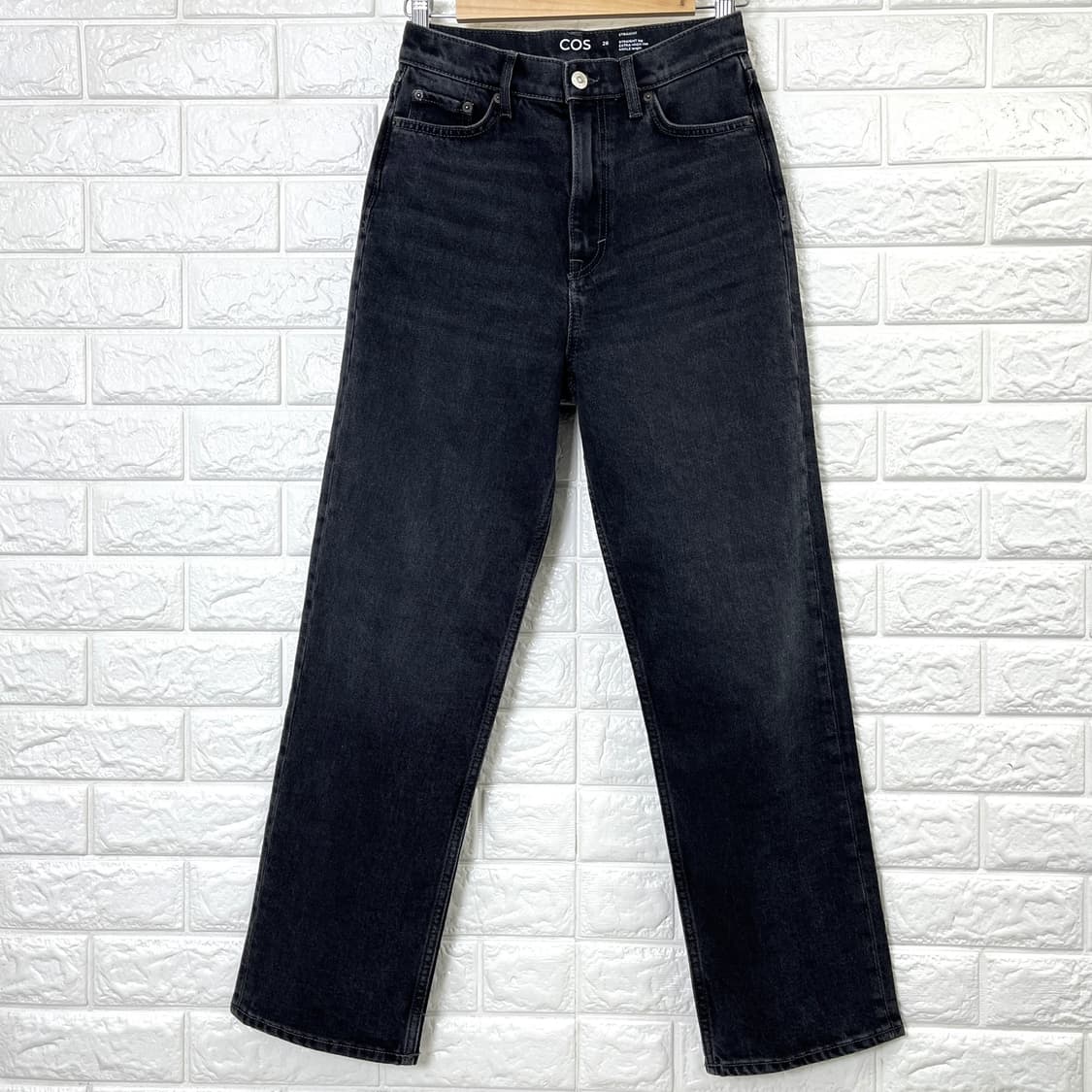 COS Extra High Rise Straight Black Denim 상품이미지1