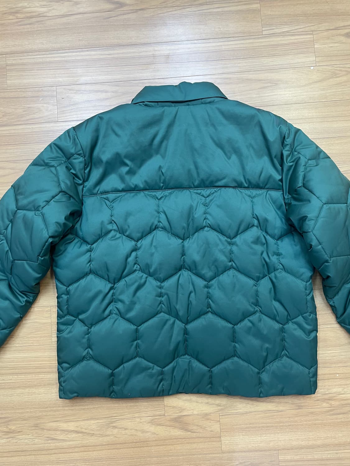 나이키 SB Storm-FIT 패딩 그린 색상입니다. 사이즈는 XXL이고 상품이미지2