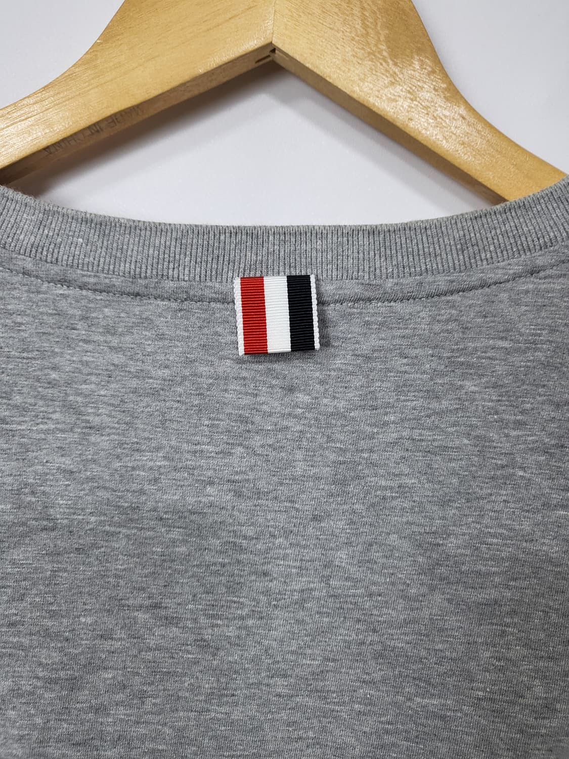 톰브라운 그레이 사이드 슬릿 롱스리브 티셔츠 (3) 상품이미지9