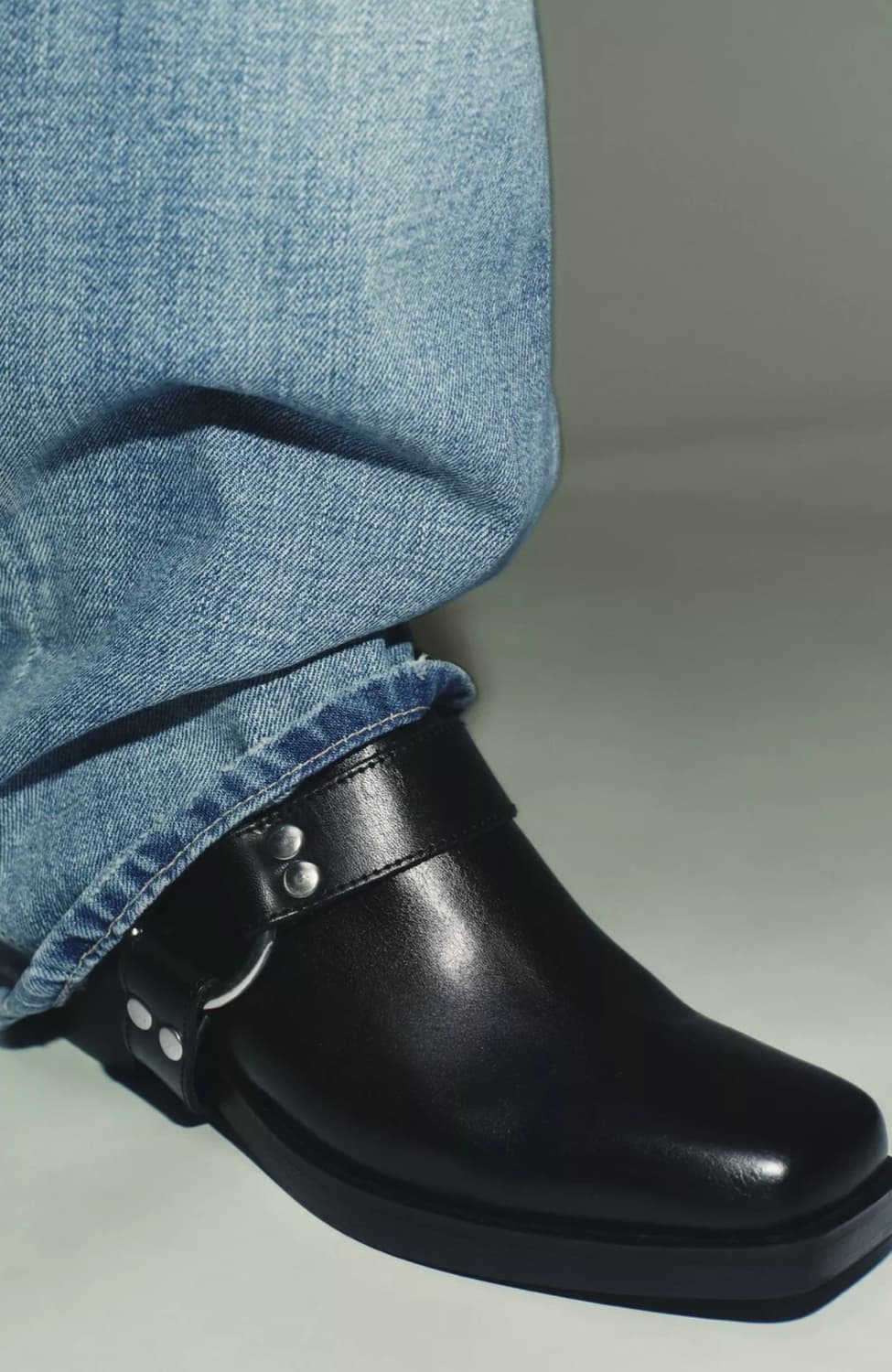 자라 하네스 버클 메탈 스터드 리얼레더 블랙 바이커 뮬 클로그 상품이미지4