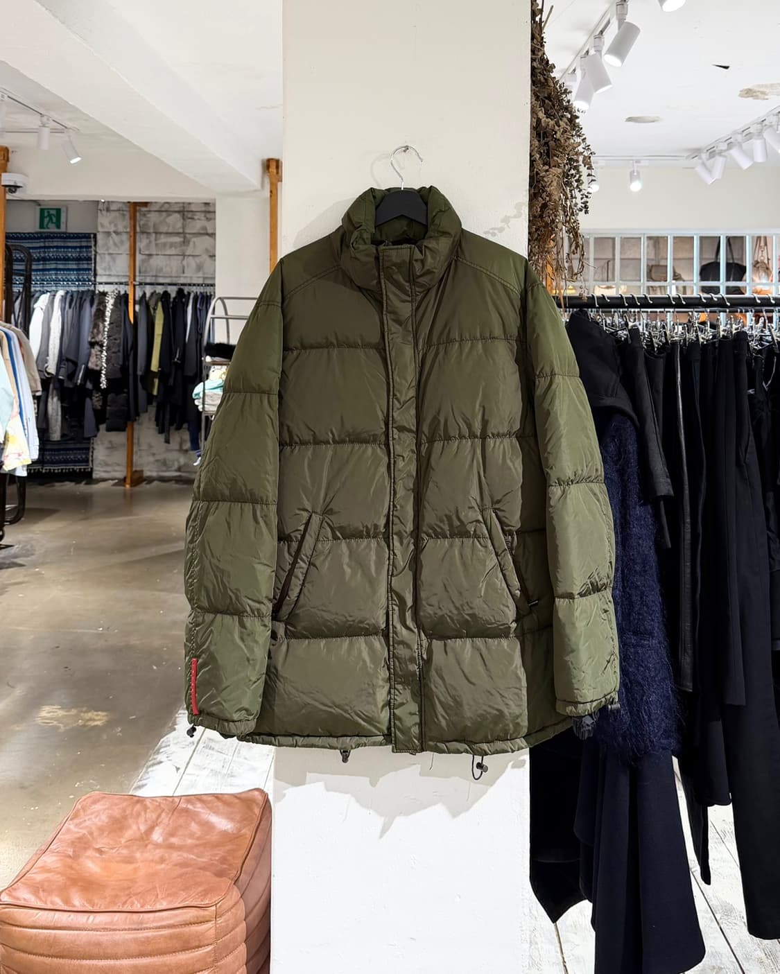 프라다 스포츠 카키 다운 패딩 상품이미지1