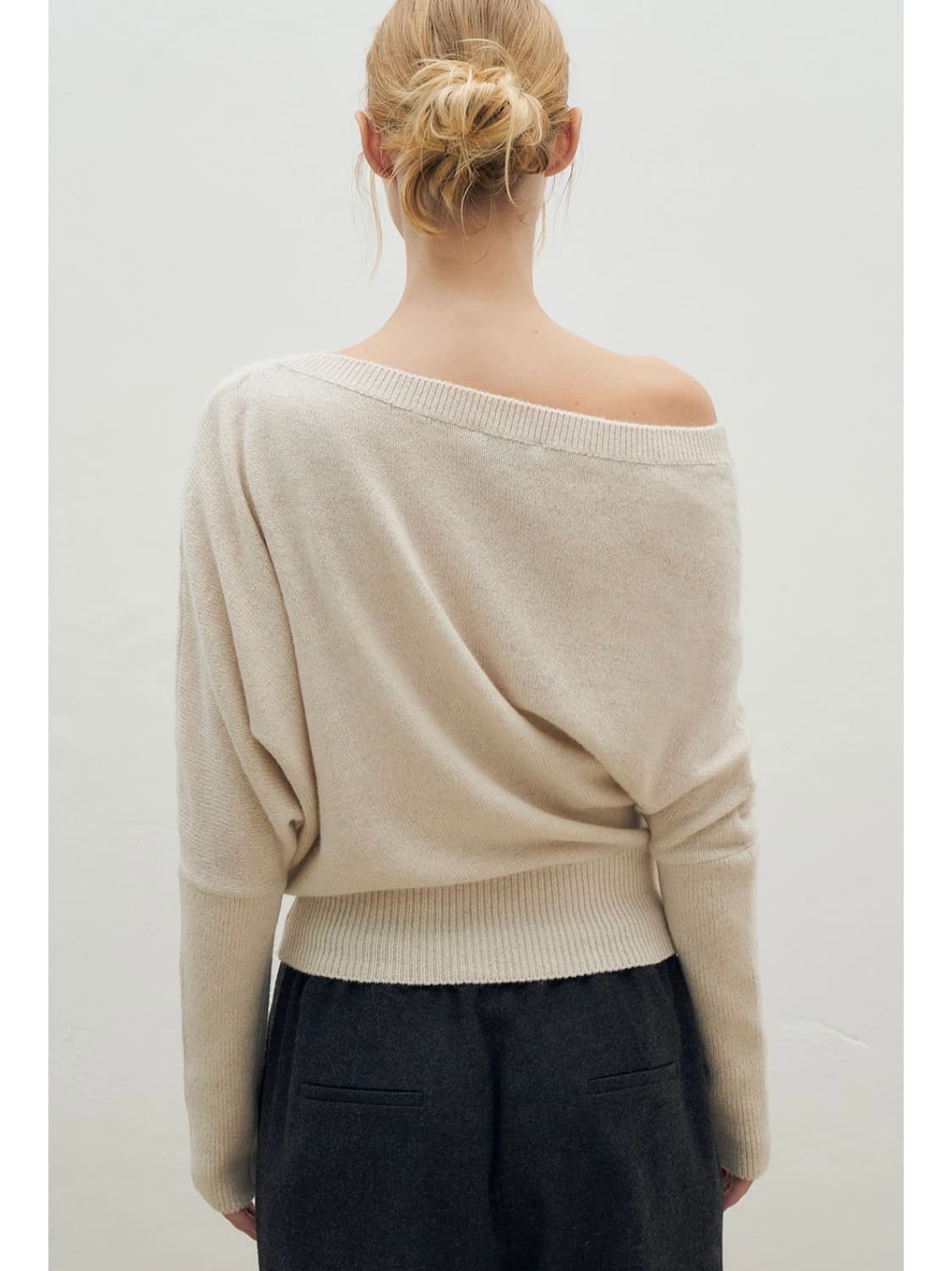 LAMEREI. baby alpaca off shoulder knit 상품이미지3