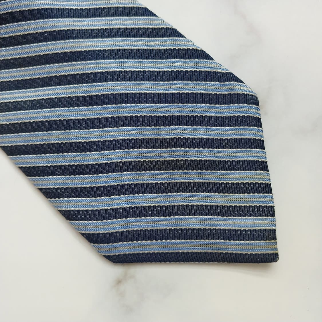 켈빈클라인 네이비 스트라이프 넥타이 8cm 슬림 B등급 K881
 상품이미지9