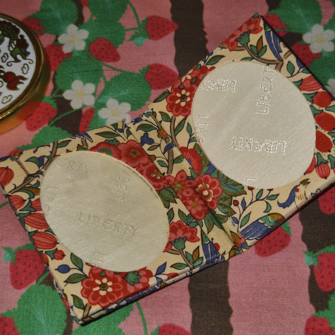 70s 영국 리버티 핸드 플로랄 패브릭 북 액자 상품이미지9