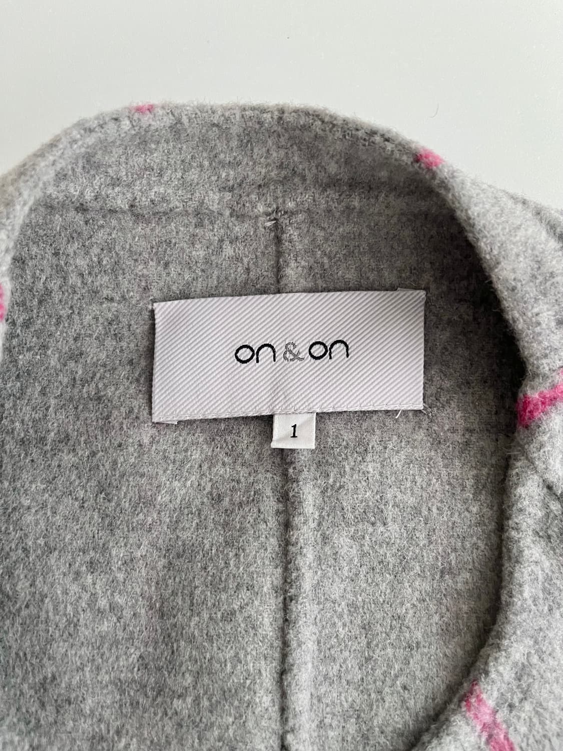 55) 온앤온 노카라 체크 패턴 핸드메이드 코트 상품이미지4