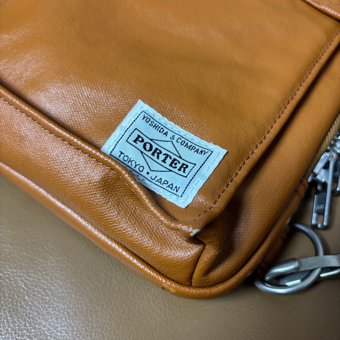 PORTER 포터 슬링백 가방 카멜 브라운 (Camel Brown) 상품이미지3