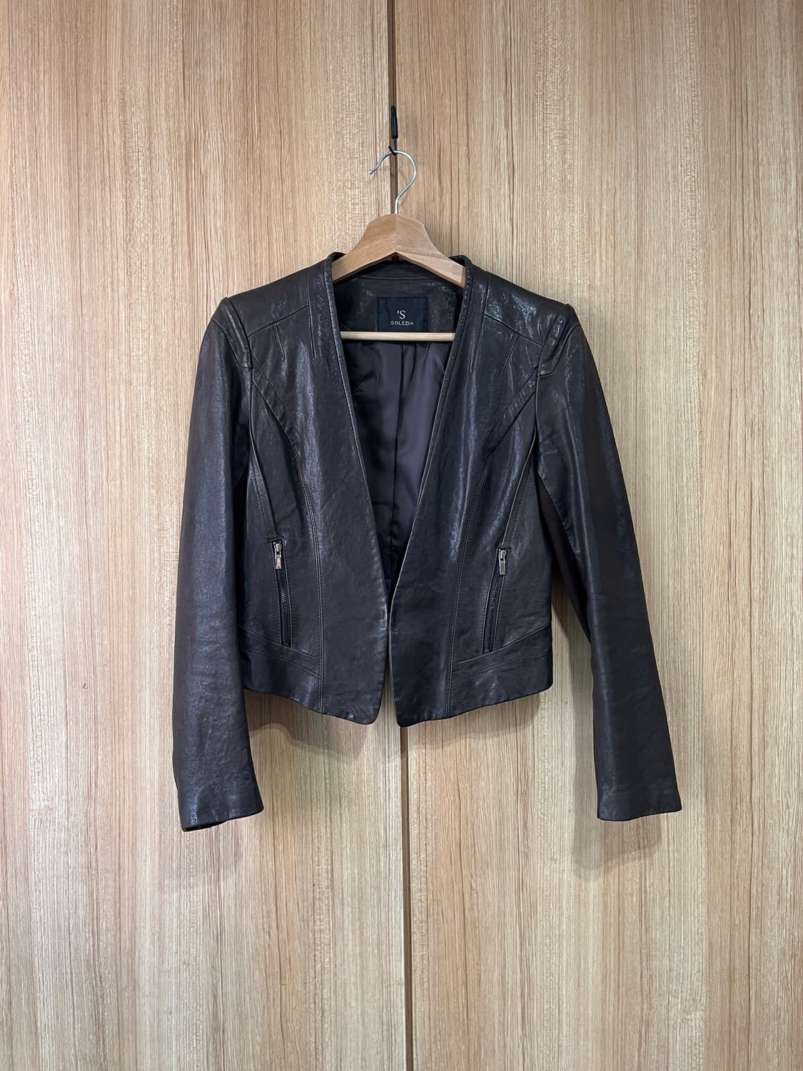 솔레지아 레더 후디 자켓 상품이미지1