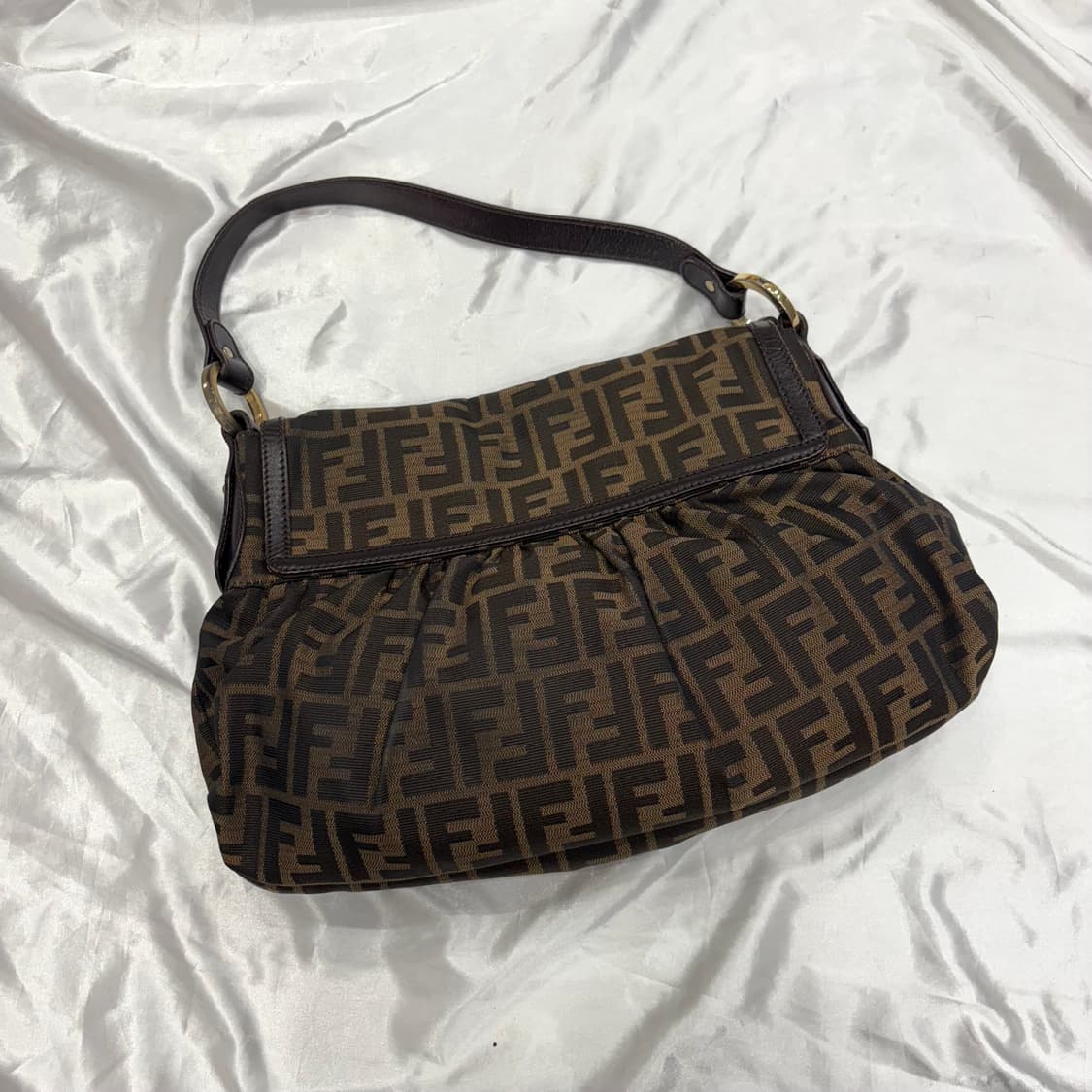 펜디 주카 숄더백 가방 상품이미지2