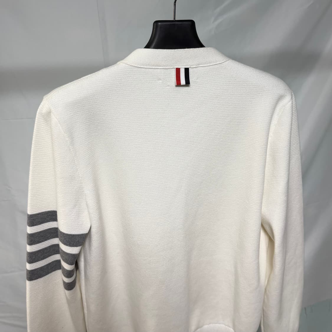 [S+급/1] 톰브라운 사선완장 밀라노스티치 가디건 화이트 상품이미지6