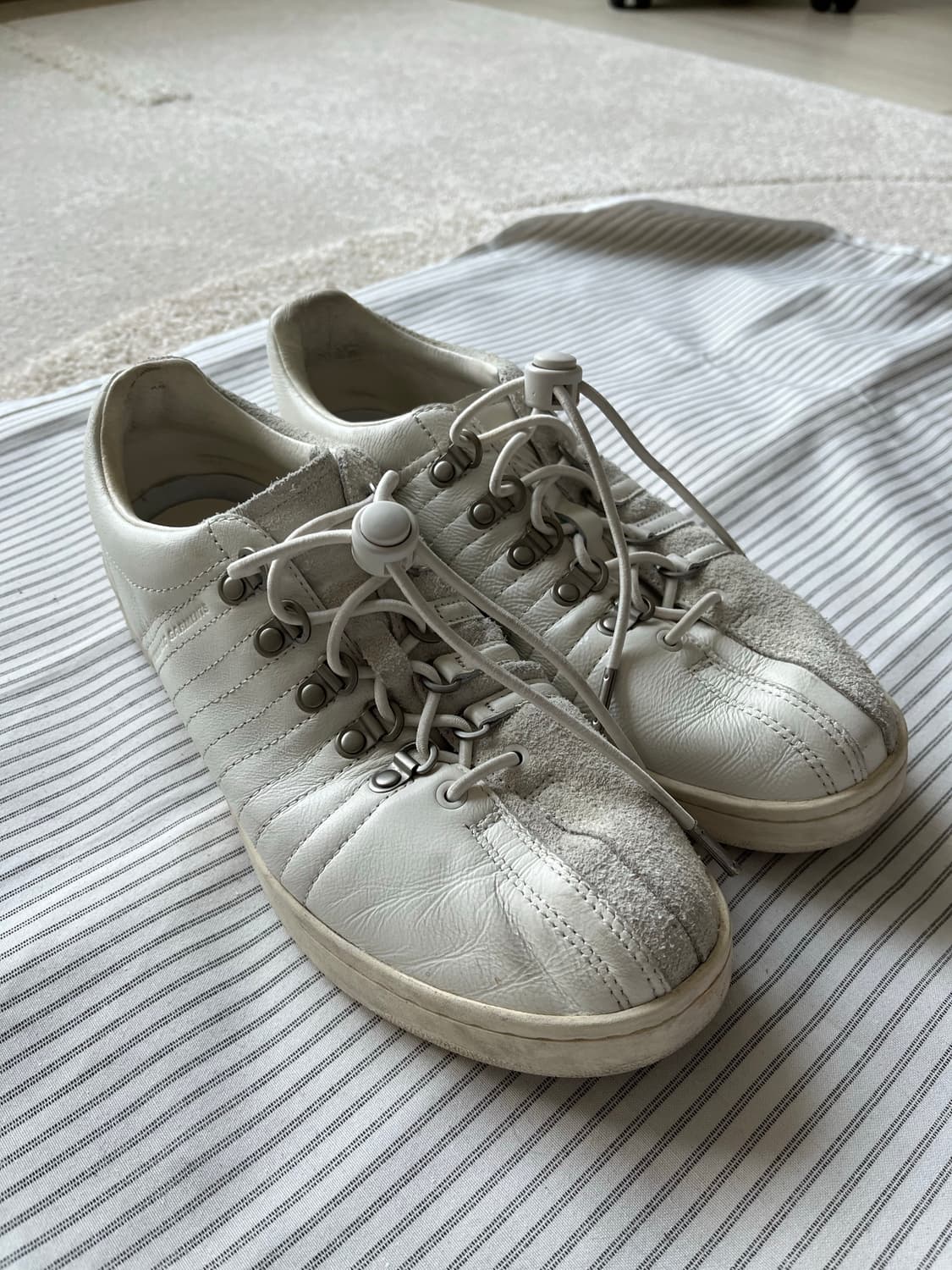 엔지니어가먼츠 x 케이스위스 비대칭 화이트 스니커즈 (265-270) 상품이미지4