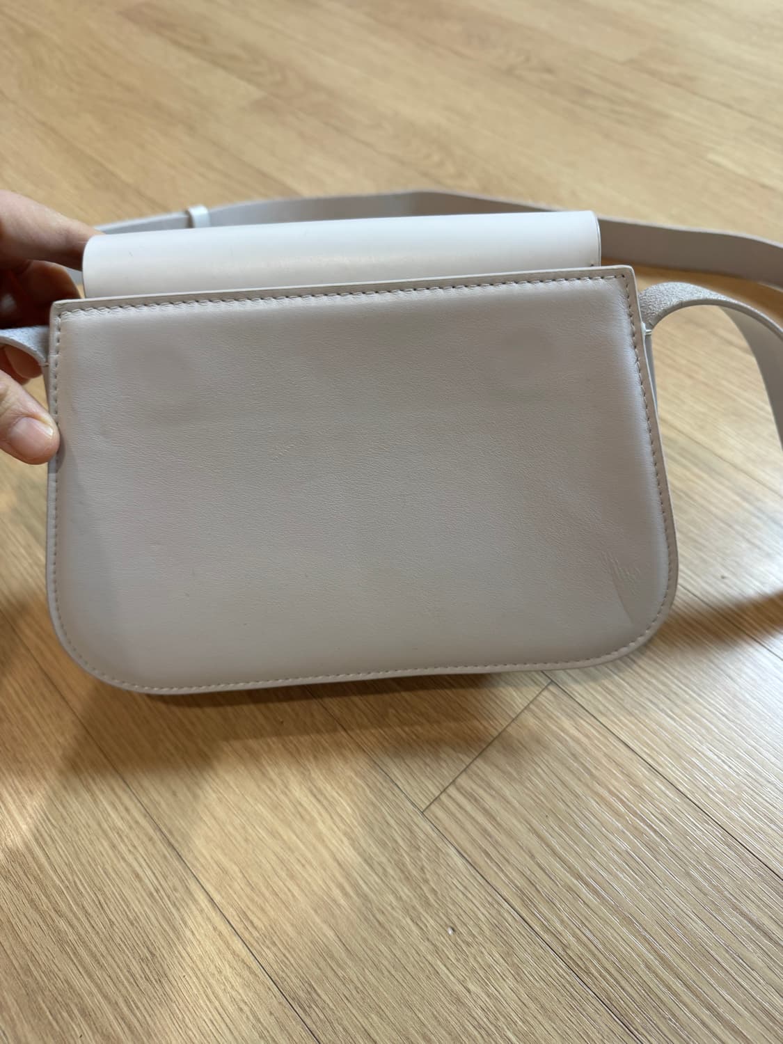 코스 레더 크로스백 상품이미지5