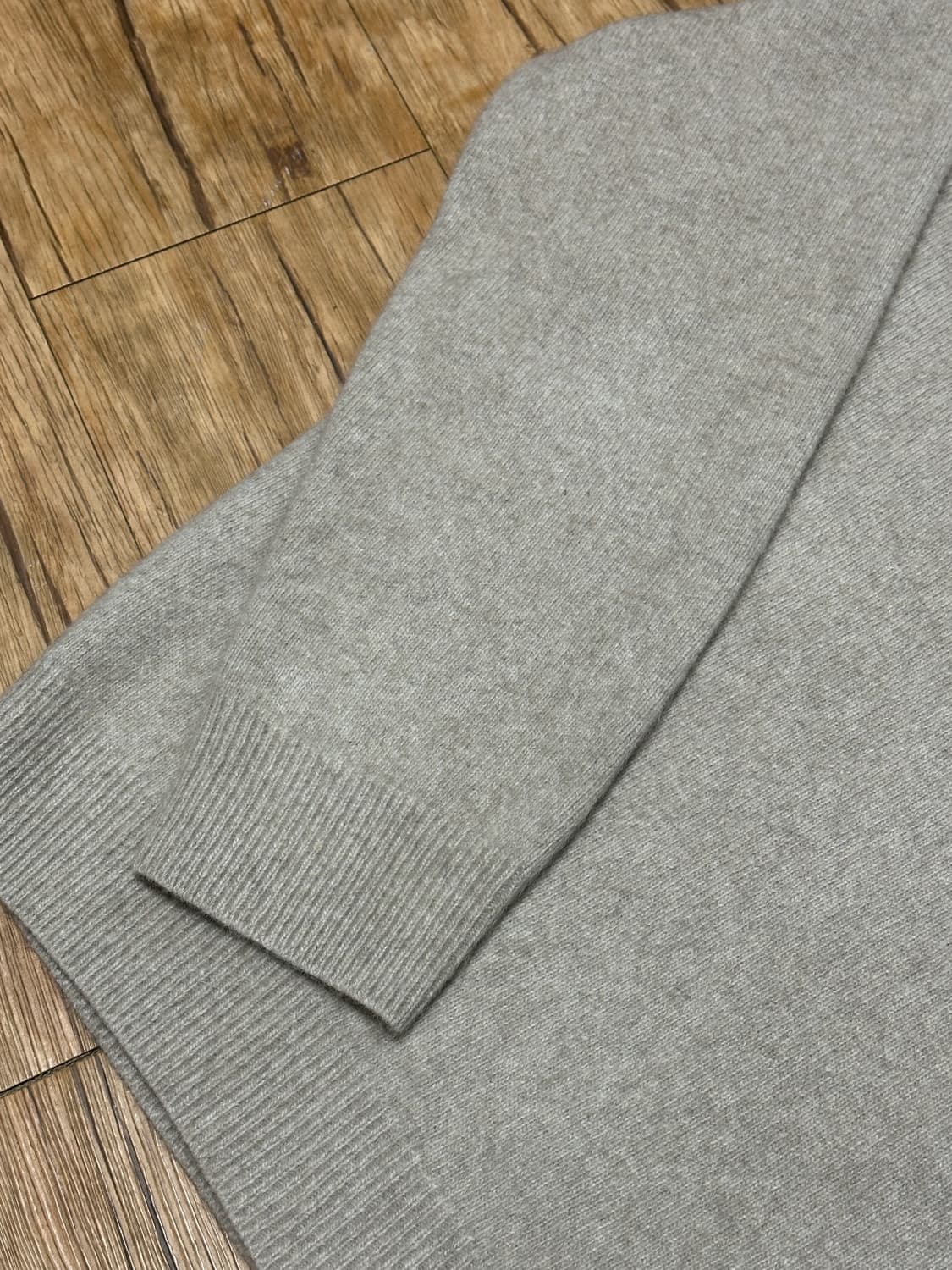 아모멘토 라쿤 브이넥 니트 베이지 M사이즈 판매 상품이미지6