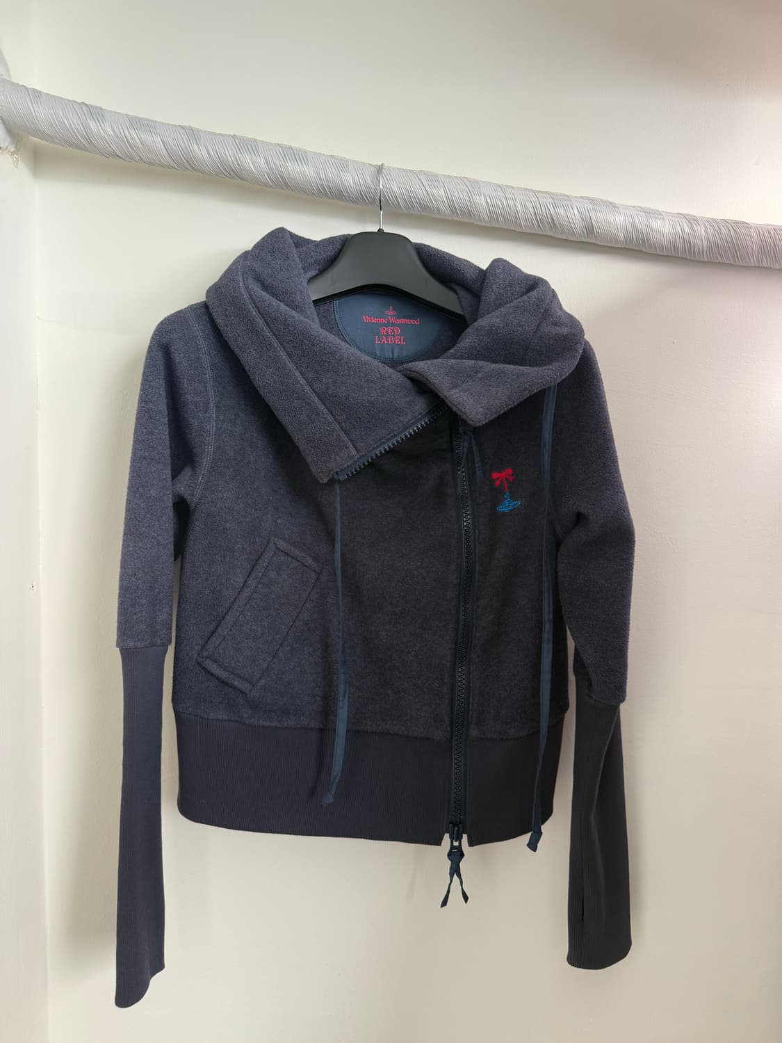 비비안 웨스트 레드라벨 하이넥 플리스 집업 상품이미지1