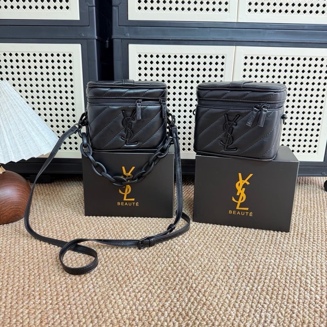 입생로랑 메이크업 백 YSL 블랙 로고 미니 체인크로스백 상품이미지1