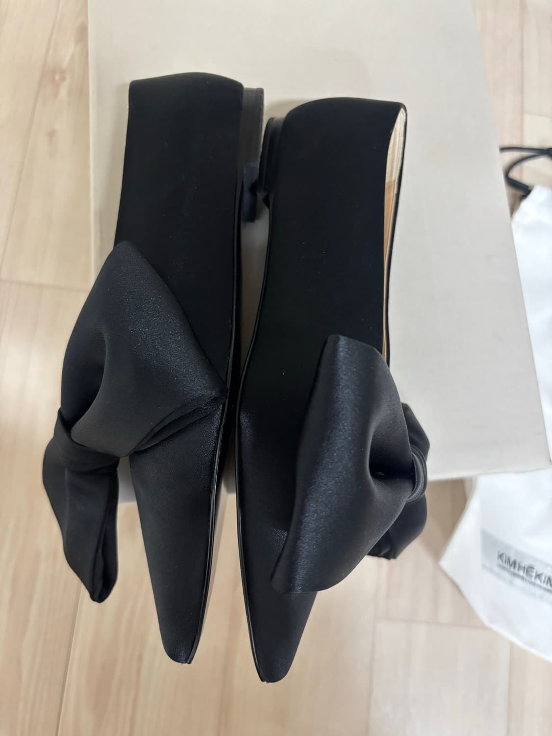 김해김 먼로우 블랙 37 사이즈 (웨딩촬영30분 착용) 상품이미지4