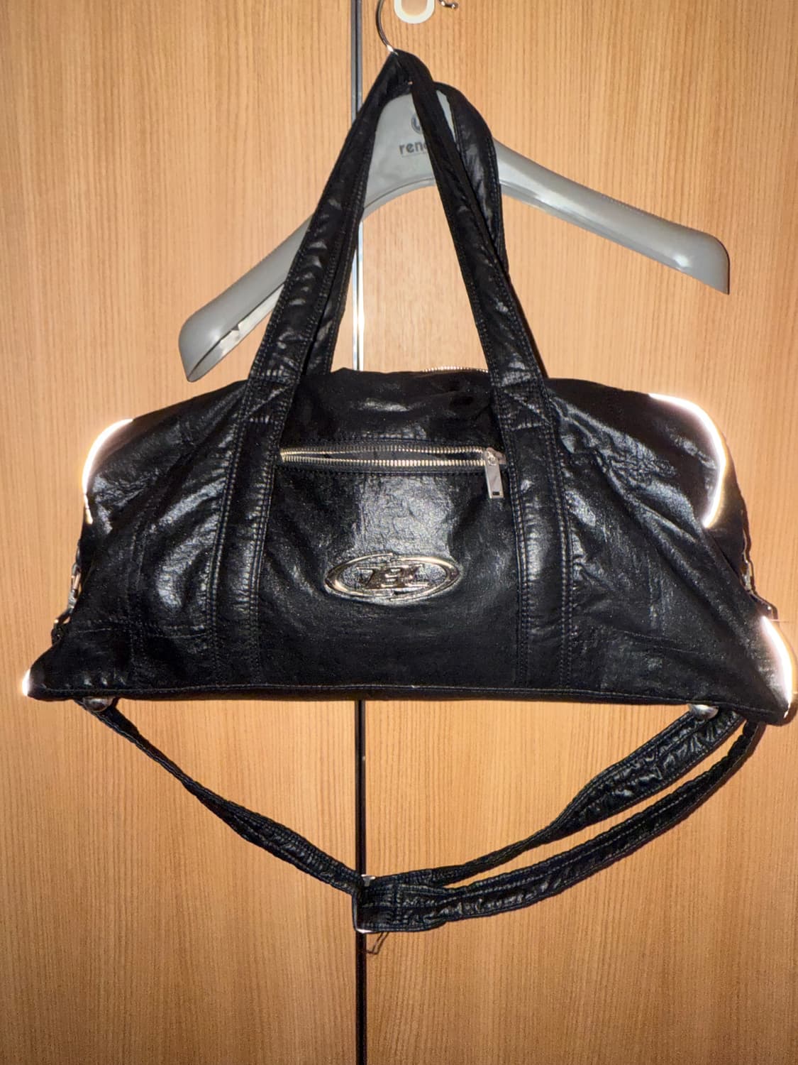 본투윈 빅 크롬 메탈릭 더플백 가방 블랙 상품이미지2