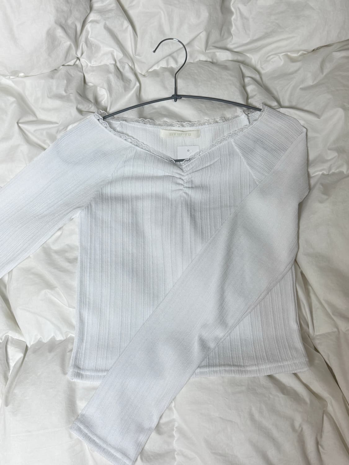 뉴뉴 하우스 성수 셔링 롱슬리브 새상품 상품이미지4