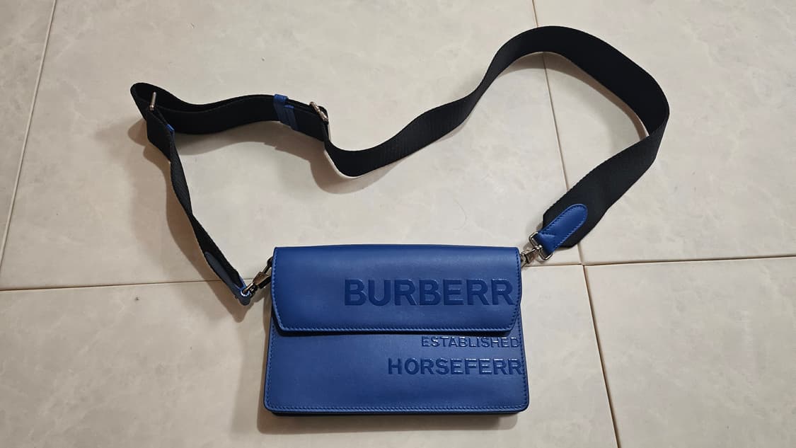 버버리 호스페리 로고 프린트 블루 레더 크로스 미니백 상품이미지4